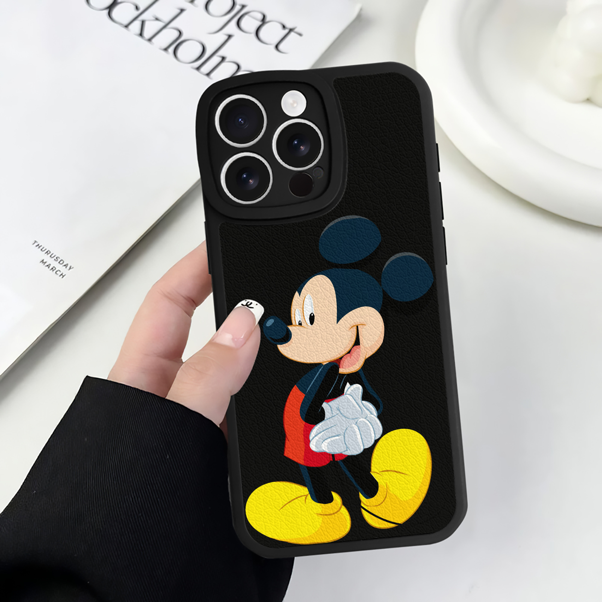 （画像用） ミッキーマウス Mickey Mouse 【iPhone 16シリーズ対応】シリコンスマホケース（レザー調） 材質：シリコン
